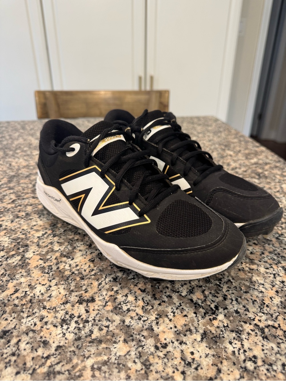 New Balance Men’s fresh foam cleats. 3000v7 size 8